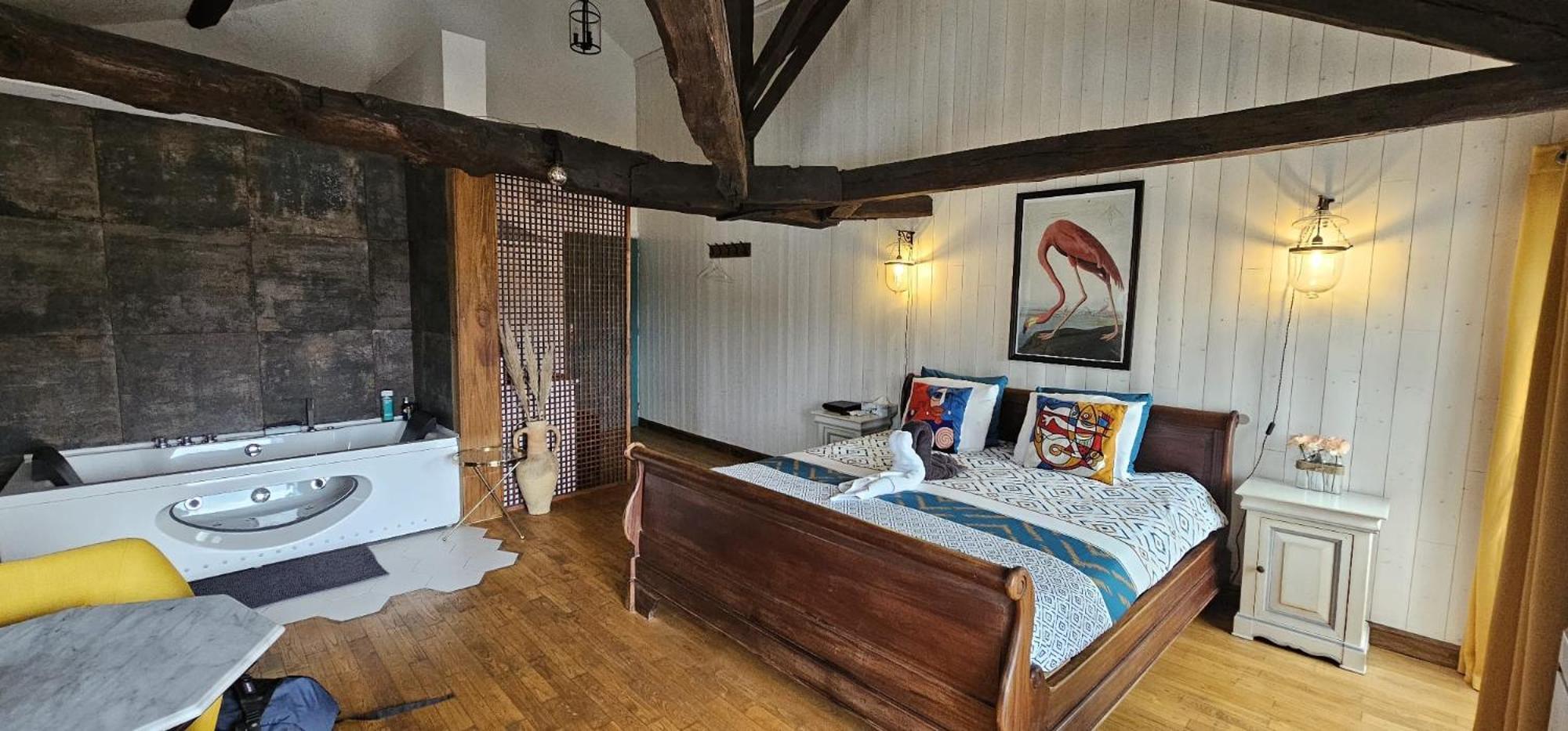 Suite Penthouse Romantique, Confolens, Charente Bagian luar foto