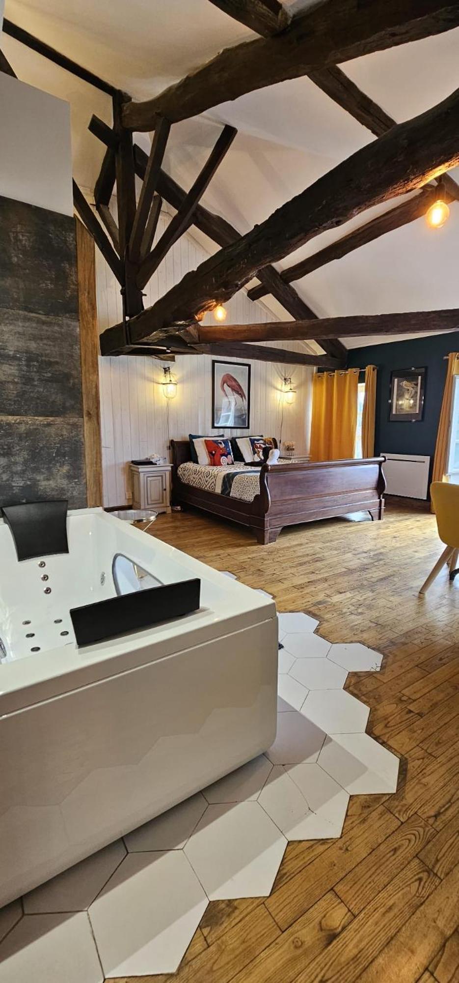 Suite Penthouse Romantique, Confolens, Charente Bagian luar foto